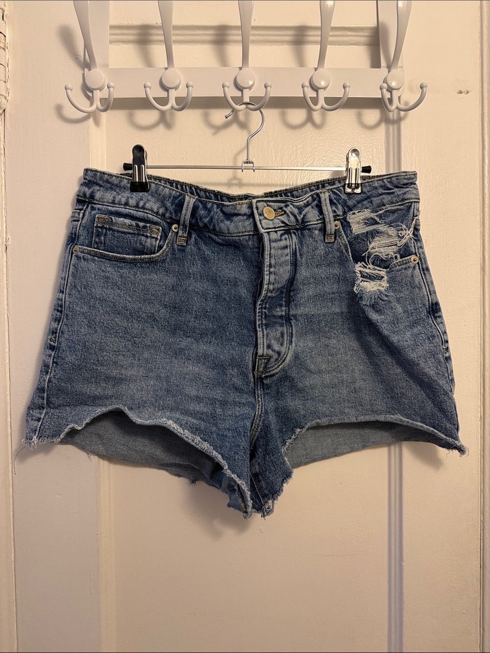Good American Bombshell denim shorts